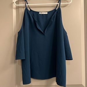 Cutout shoulder blue/green top